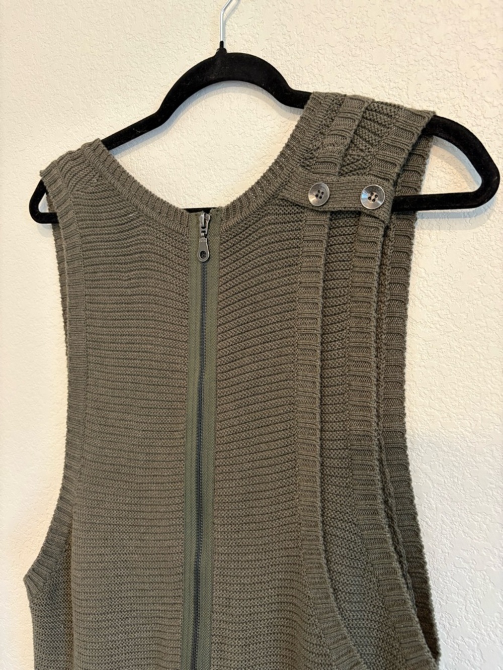 BCBGeneration Sweater Women’s Vest Medium Olive Green Button Front Knit - Picture 9 of 12